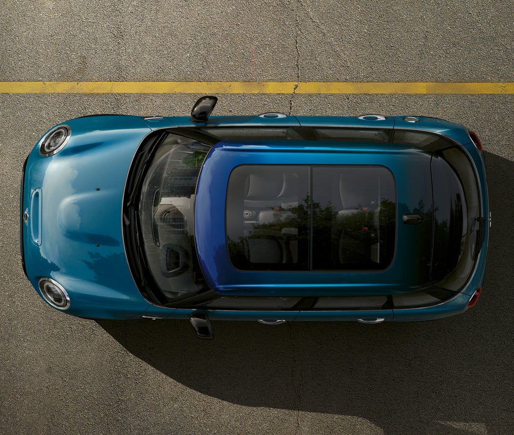 An aerial view of the Hardtop 4 Door multitone roof.